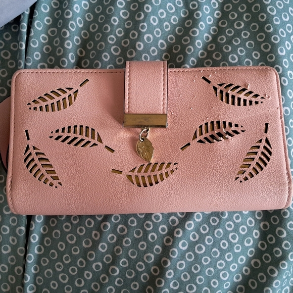 Other - Pink hollow leaf wallet